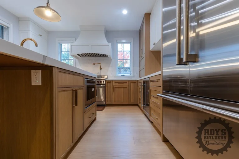 Sleek Kitchen Design with Wood & Steel Finish