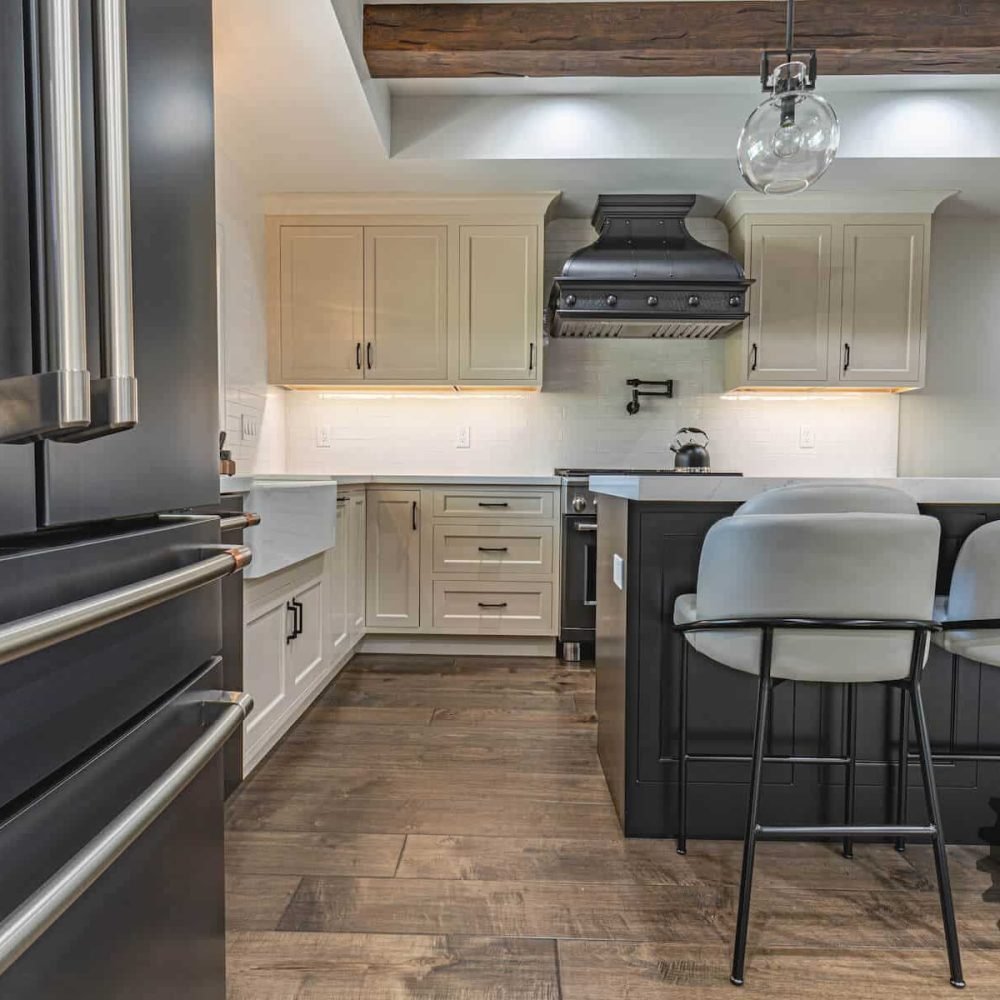 Spacious kitchen with breakfast bar